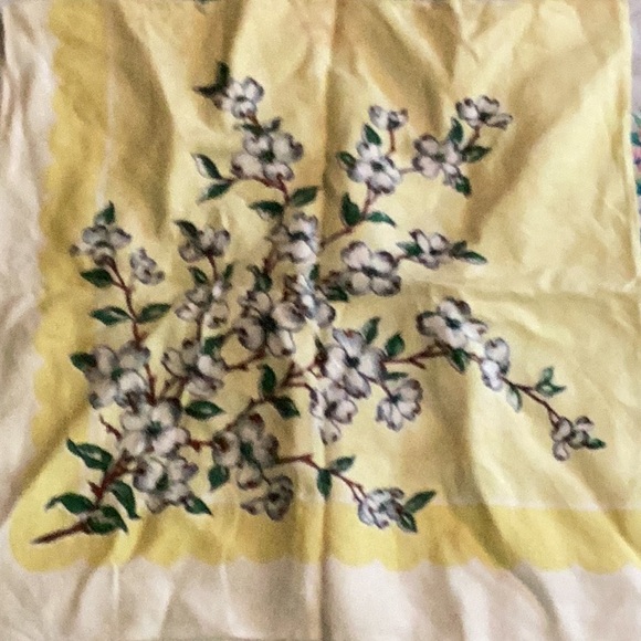 ⚜️  Vintage 1980’s Tablecloth Benetello CROSCILL MUTED 70" - Picture 8 of 16